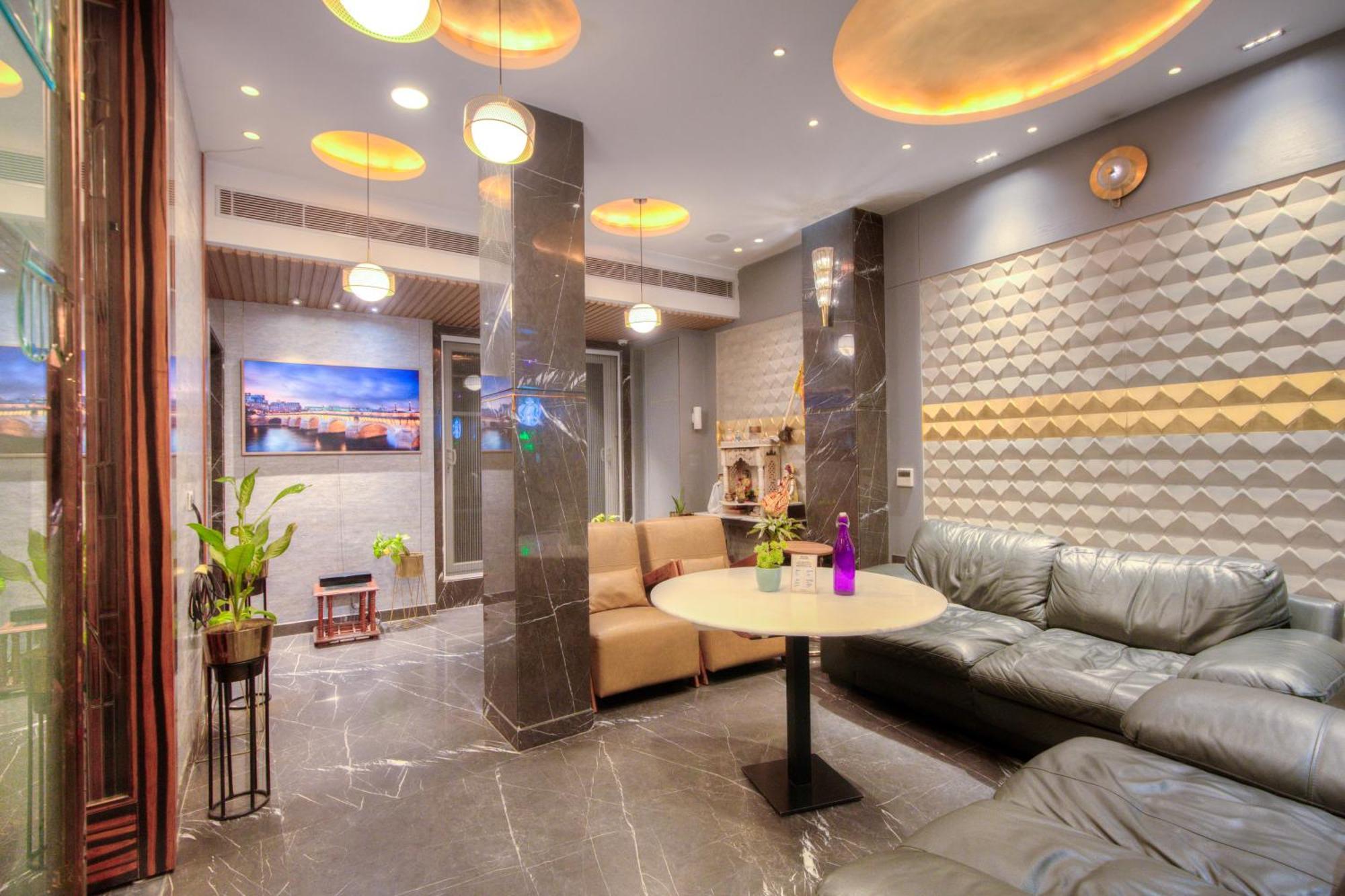 The Singh Empire, Hotel 4*