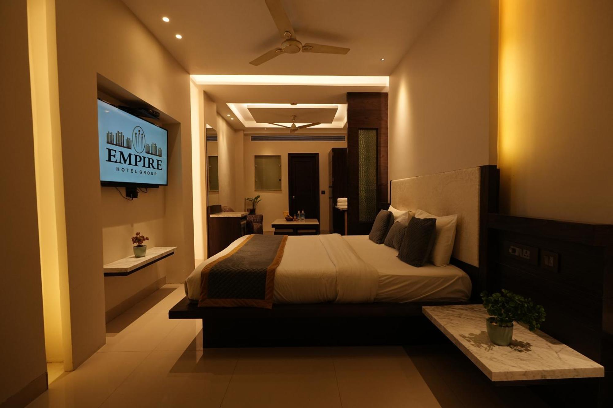 Hotel The Singh Empire,