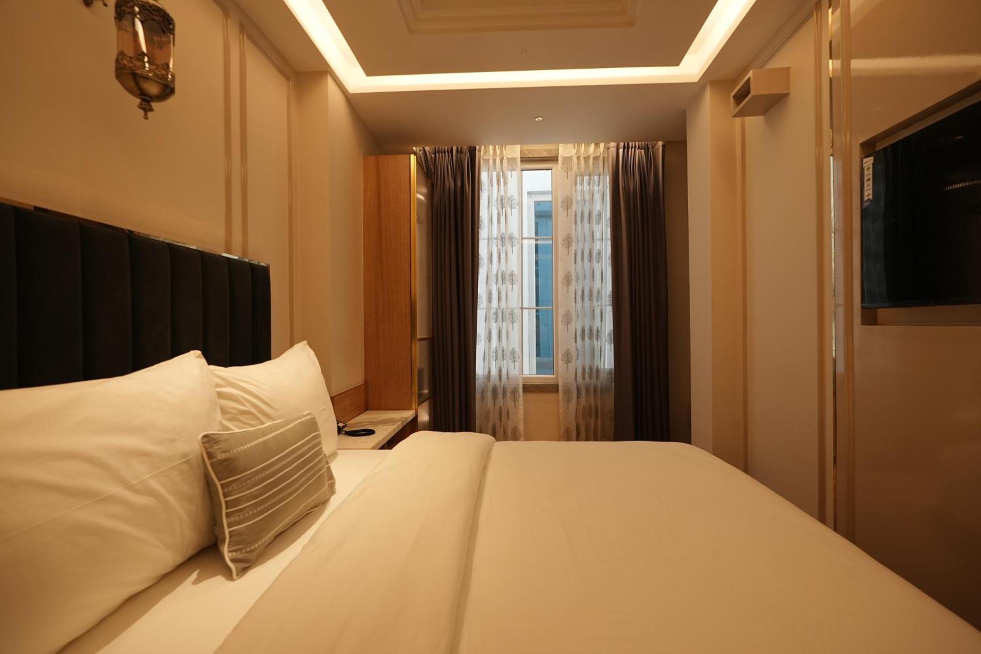 The Singh Empire, Hotel 4*