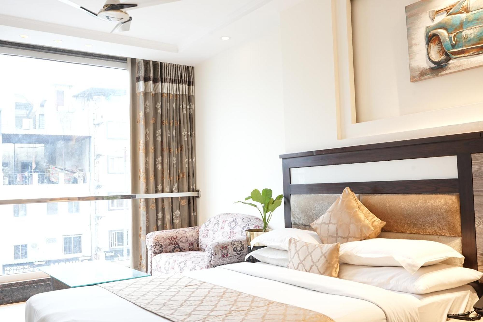 Hotel The Singh Empire,